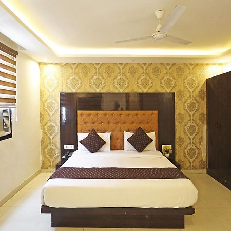 Hotel Iconic Near Delhi Igi International Airport ニューデリー エクステリア 写真