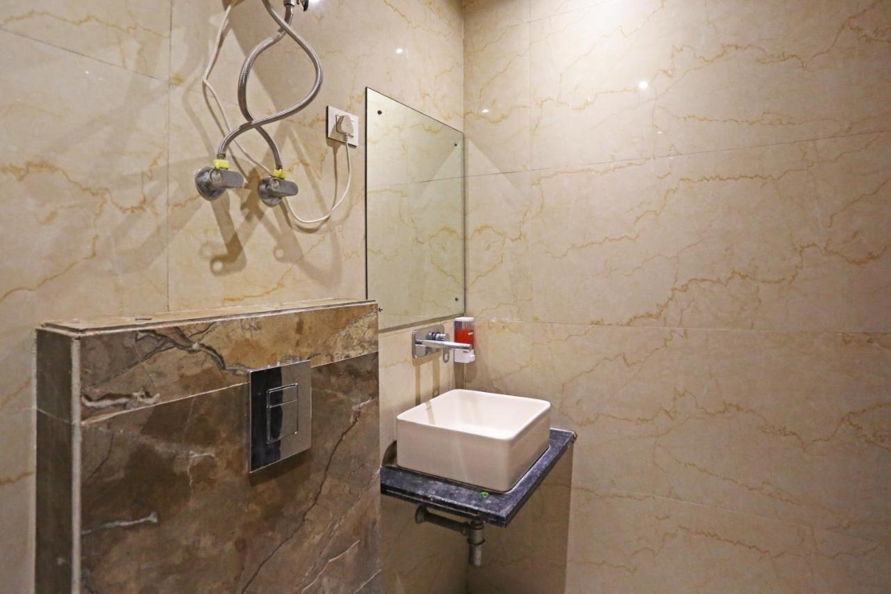 Hotel Iconic Near Delhi Igi International Airport ニューデリー エクステリア 写真