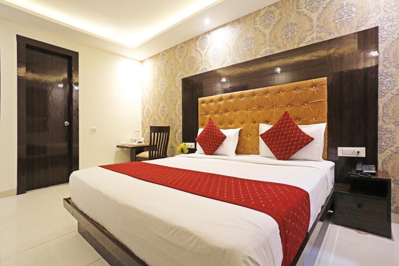 Hotel Iconic Near Delhi Igi International Airport ニューデリー エクステリア 写真