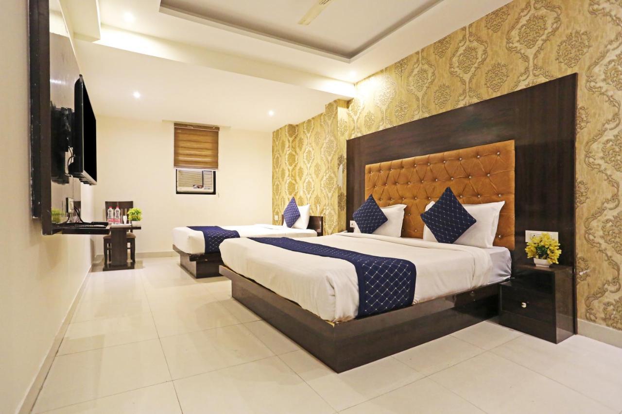 Hotel Iconic Near Delhi Igi International Airport ニューデリー エクステリア 写真