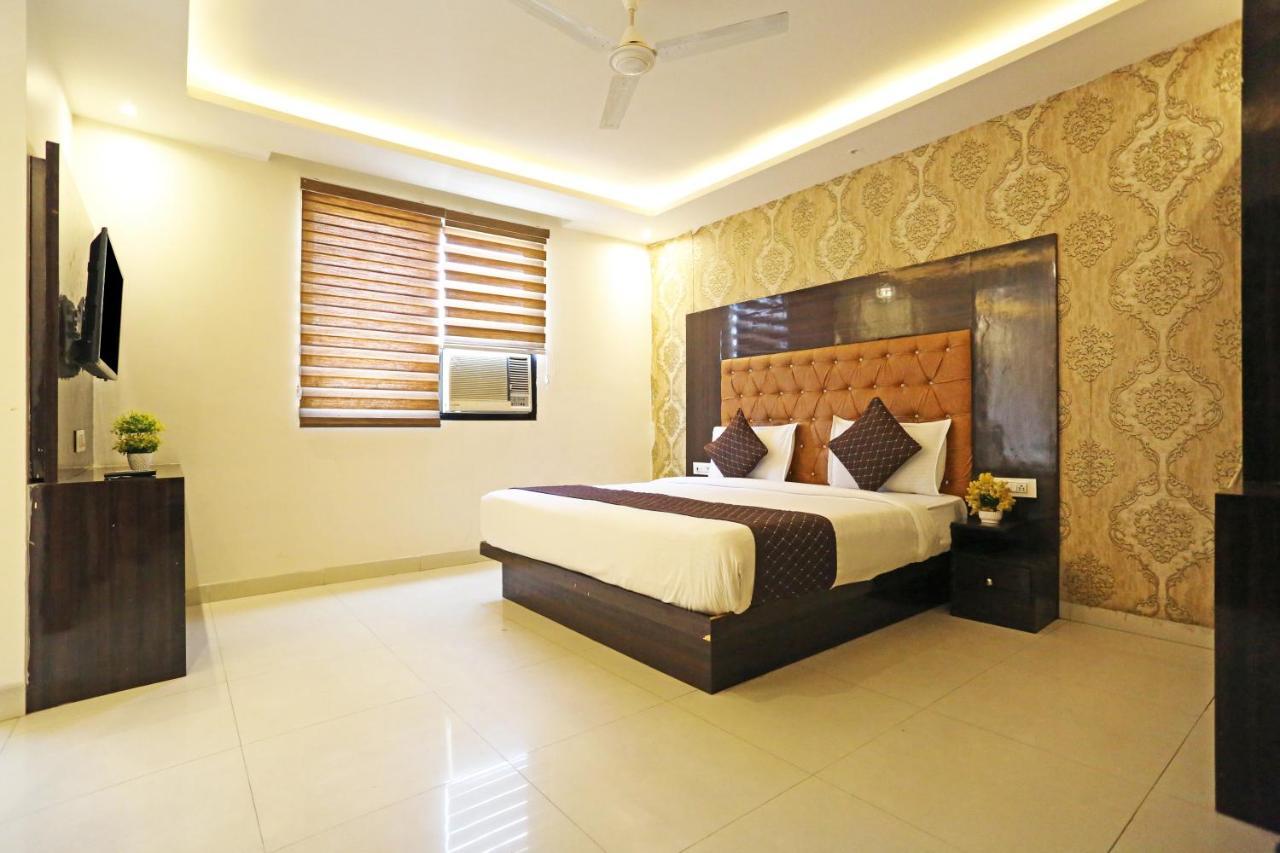 Hotel Iconic Near Delhi Igi International Airport ニューデリー エクステリア 写真