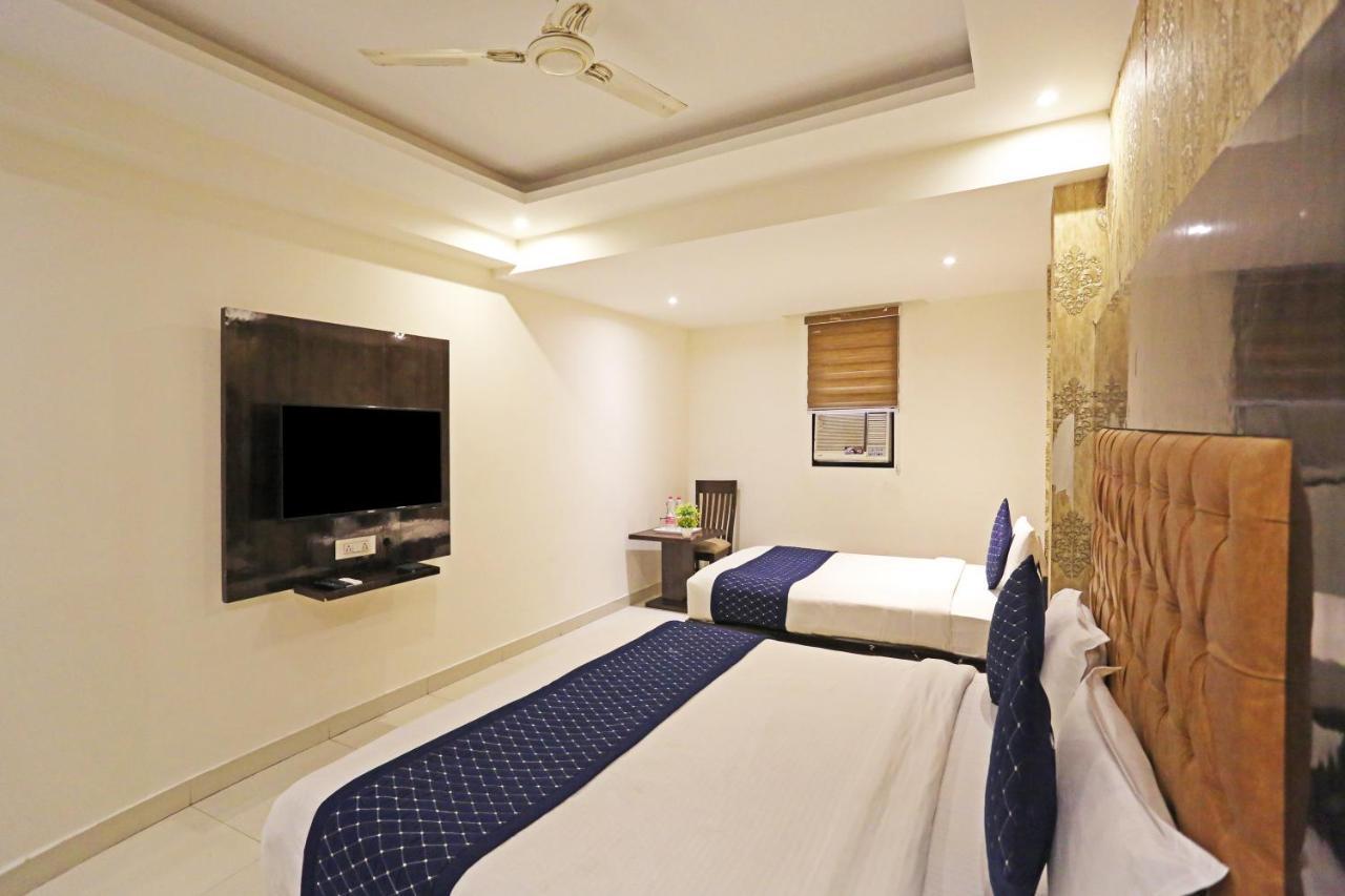 Hotel Iconic Near Delhi Igi International Airport ニューデリー エクステリア 写真