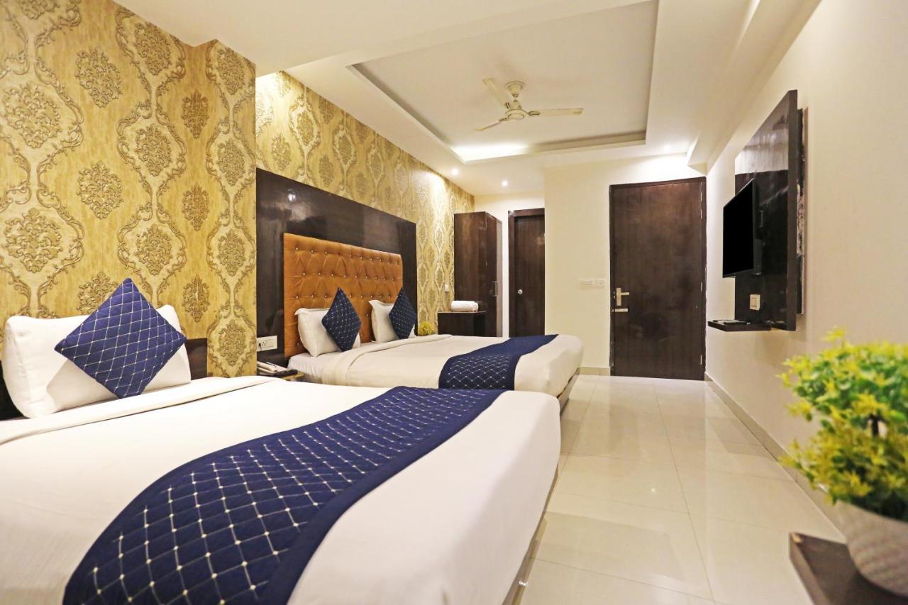 Hotel Iconic Near Delhi Igi International Airport ニューデリー エクステリア 写真