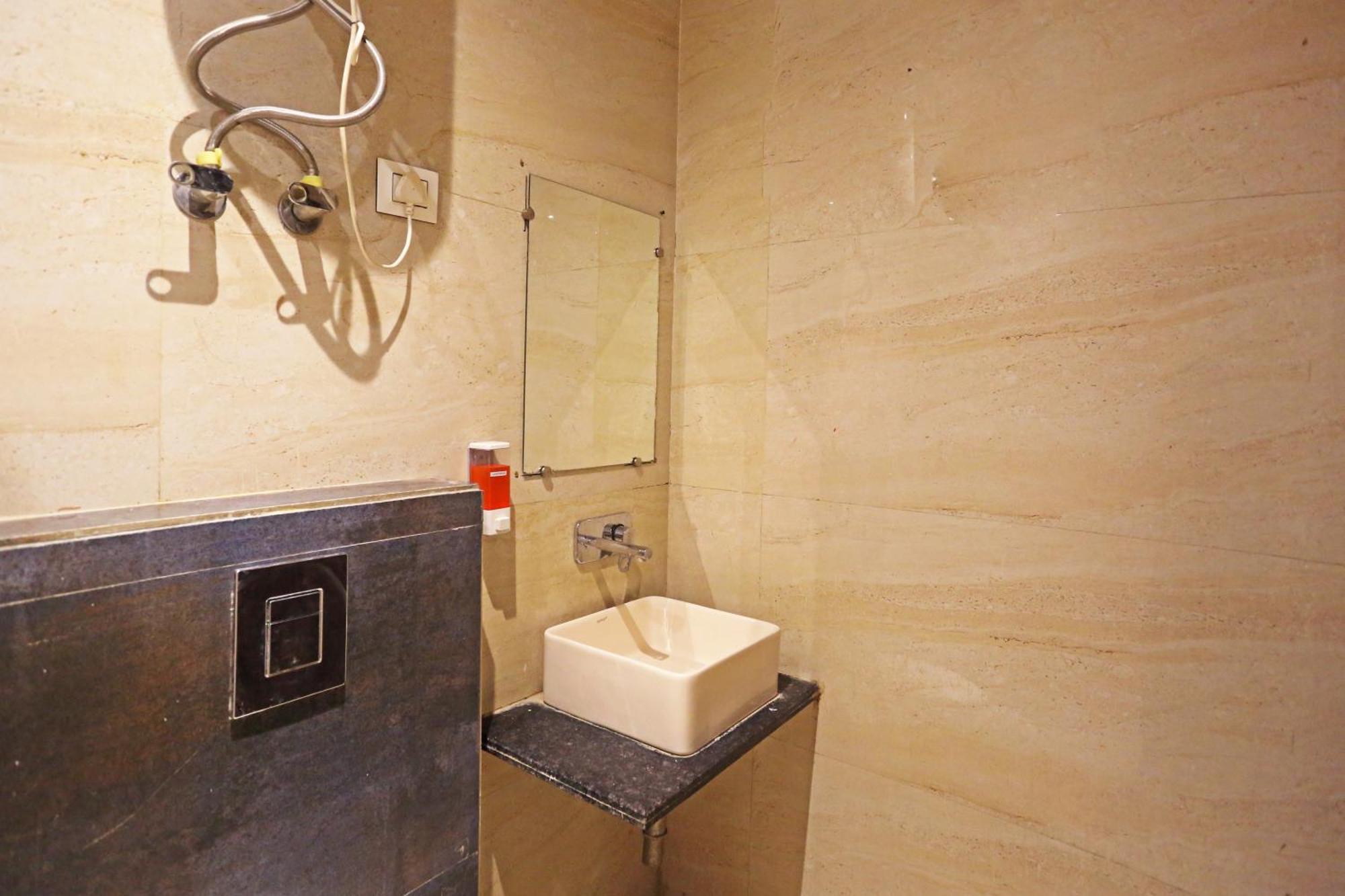 Hotel Iconic Near Delhi Igi International Airport ニューデリー エクステリア 写真