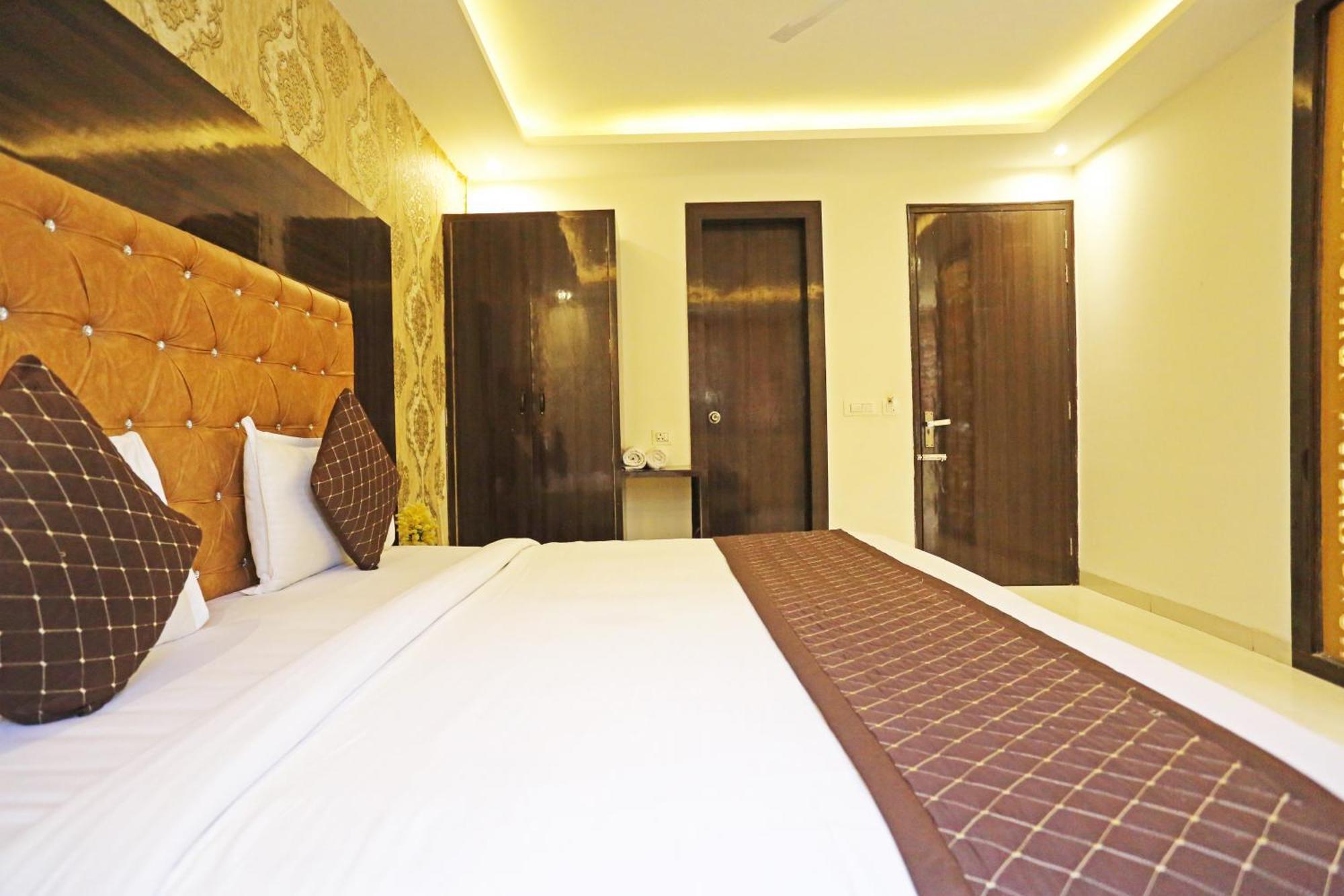 Hotel Iconic Near Delhi Igi International Airport ニューデリー エクステリア 写真