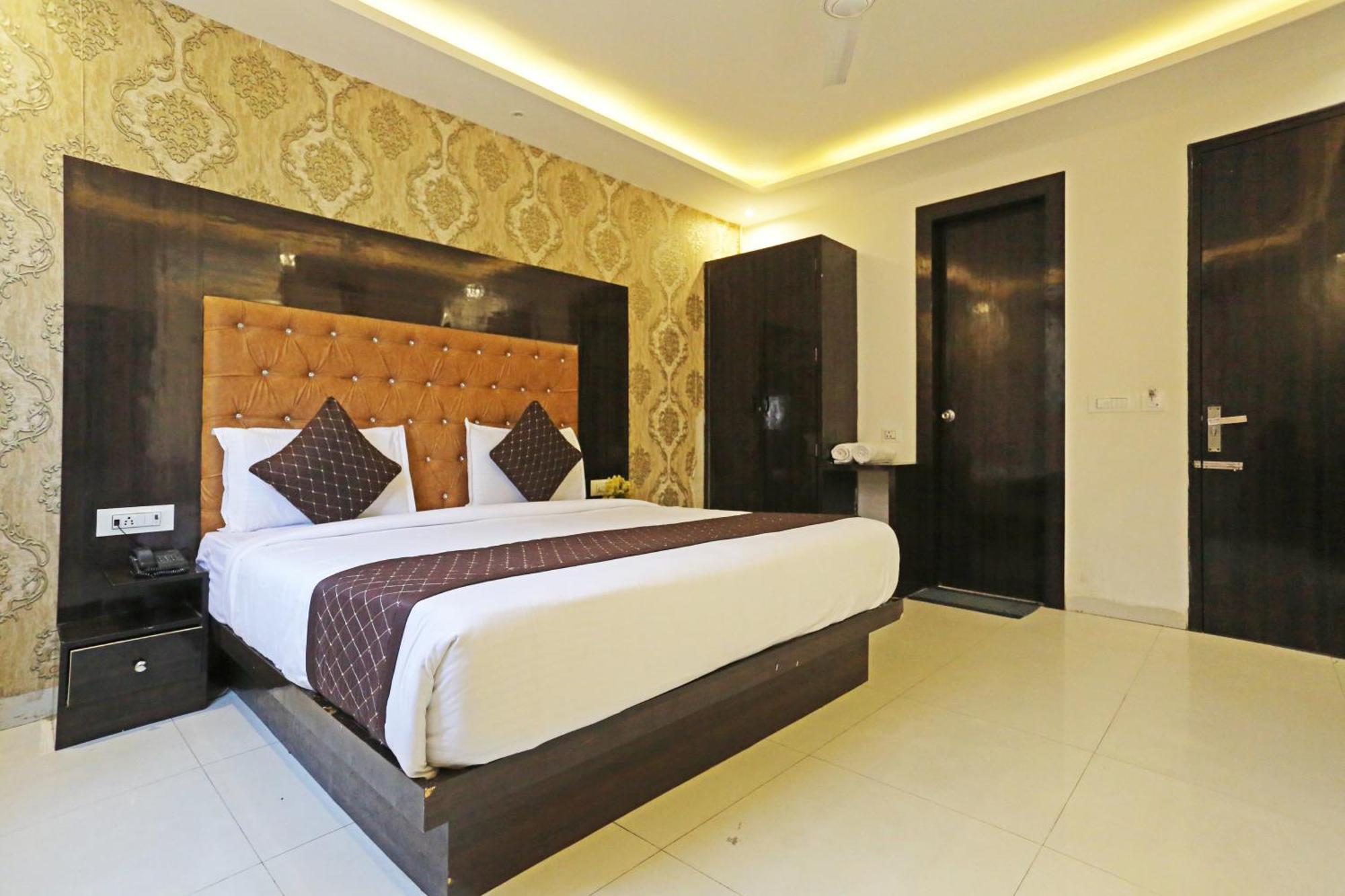 Hotel Iconic Near Delhi Igi International Airport ニューデリー エクステリア 写真